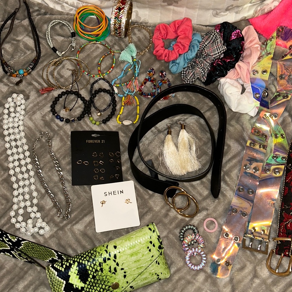 Random Accessories Bundle!
